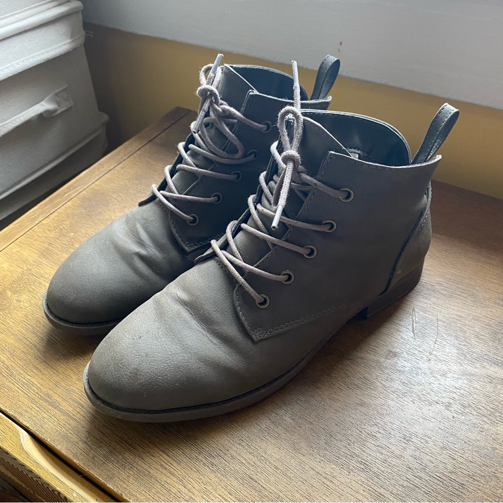 american eagle dark gray/green lace up ankle boot size 7.5